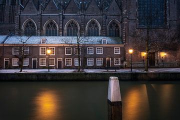 De Pottenkade in Dordrecht in de sneeuw van Raoul Baart