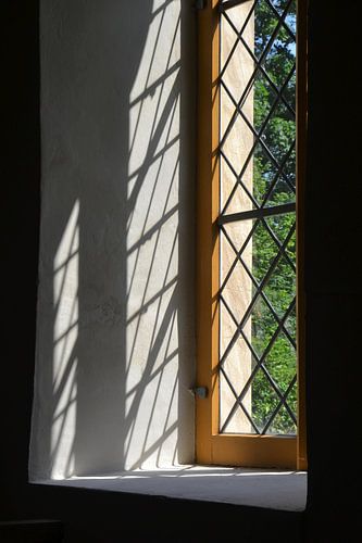 Ramen van een oude dorpskerk