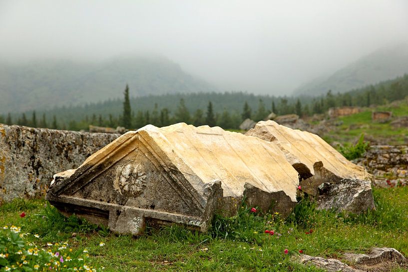 Photo de paysage montrant un ancien tombeau à Pamukkale, Turquie | Photographie de voyage. par Eyesmile Photography