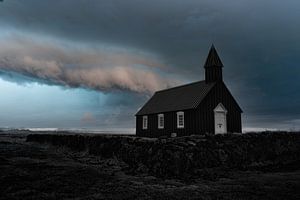 Kleine Kirche in Island . Konzeptuelle Kunst .