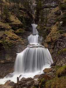Juwel des Waldes, Kuhfluchtwasserfall in Farchant, Oberbayern
