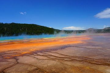 Kleurrijke warmwaterbron in Yellowstone National Park van Thomas Zacharias