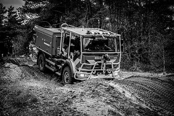 CCFM Brandweervoertuig in zwart wit van SchippersFotografie