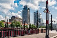De Berlagebrug en de Skyline van Amsterdam. van Don Fonzarelli thumbnail