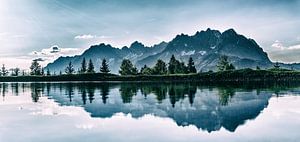 Blick über Wasser und Berge von MADK