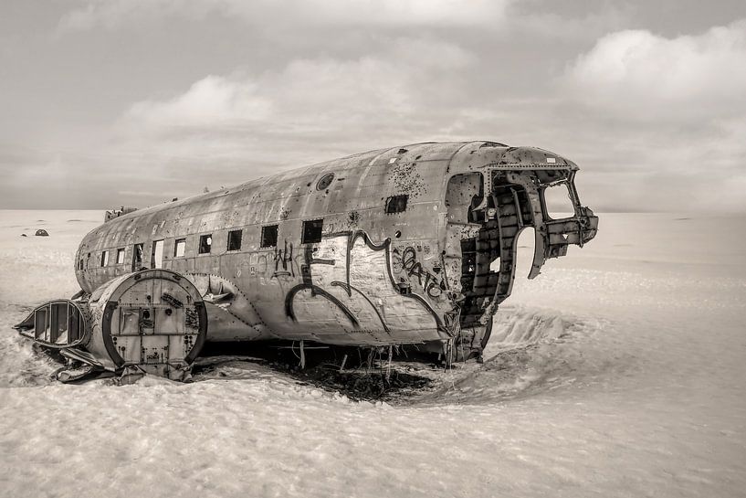 Plane Wreck in dramatisch zwart-wit van Marjolein van Middelkoop