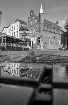 Een reflectie op de Moriaan ‘s-Hertogenbosch (zwart/wit)