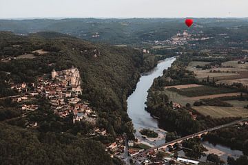 Balloonvlucht boven Beynac-et-Cazenac van Collin Arts