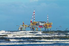 Derrick in rough sea by Nicole Nagtegaal