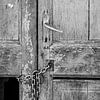 Oude deur in zwartwit van Heidi Bol