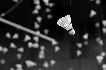Badminton shuttle in zwart wit van Mark Verheijen