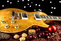 E-Guitar with cup and candle christmasy decorated