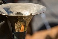 Jagdhorn mit der Spiegelung der St. Hubertus-Basilika