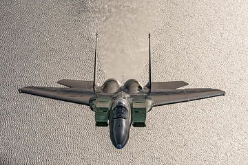 Saoedische Boeing F-15 Eagle boven Griekse zee. van Jaap van den Berg