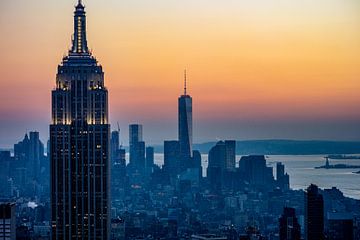 Ligne d'horizon de Lower Manhattan au coucher du soleil