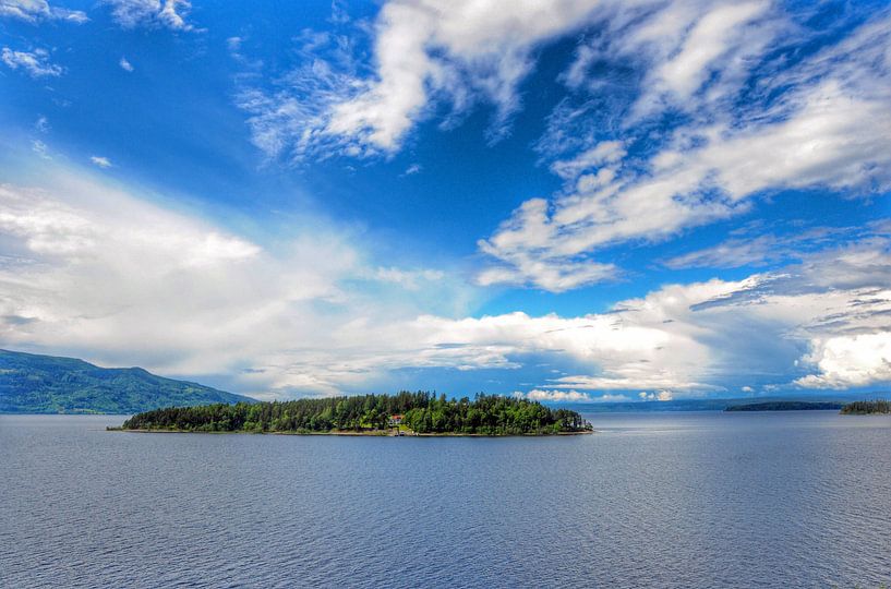 Eiland Utoya nabij Oslo, Noorwegen. van Edward Boer