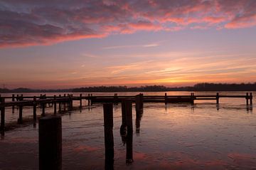 Pink Sunrise am verlassenen Jachthafen