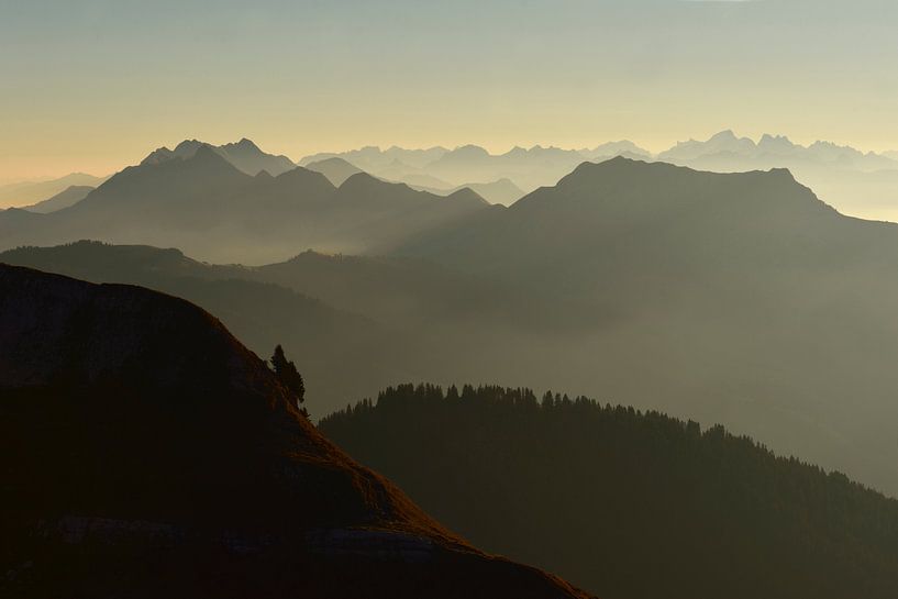 Sonnenaufgang in den Bergen... Alpen *Berner Oberland* von wunderbare Erde