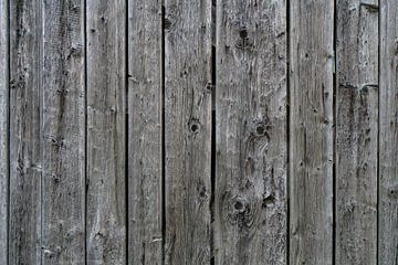 Texture d'arrière-plan d'un mur en bois avec des planches verticales sur adventure-photos