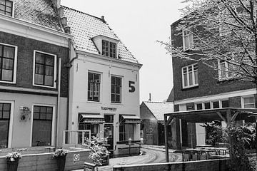 Doorkijkje van een winters Middelburg
