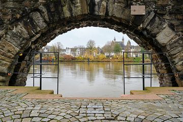 Maastricht, Blick auf das Stadtzentrum von der anderen Seite der Maas, Limburg (niederländische Provinz), Liebfrauenbasilika, St. Servatius-Basilika von Eugenio Eijck