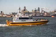 Loodsboot Orion in de haven van IJmuiden. van scheepskijkerhavenfotografie thumbnail