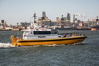 Loodsboot Orion in de haven van IJmuiden.