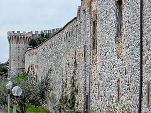 Stadtmauer mit Türmchen Castiglione Del Lago Umbrien