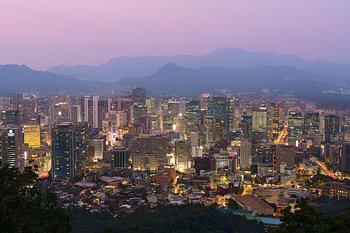 Skyline van Seoul in de schemering