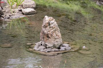 ZEN - steen in water van whmpictures .com