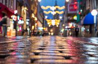 Verlichte winkelstraat in het centrum van Amsterdam van Sjoerd van der Wal Fotografie thumbnail