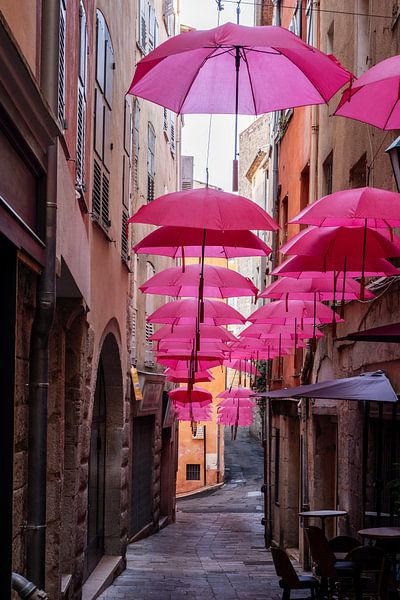 Kleurrijke paraplu's in Grasse | Provence van Flatfield