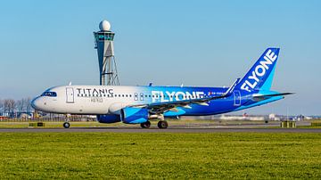 FLYONE Airbus A320-200 passagiersvliegtuig. van Jaap van den Berg