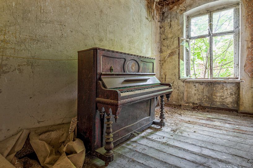 Lost Place - abandoned piano by Gentleman of Decay