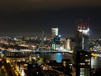 Skyline Rotterdam bij nacht