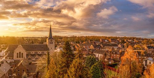 Dronefoto van Simpelveld bij zonsopkomst