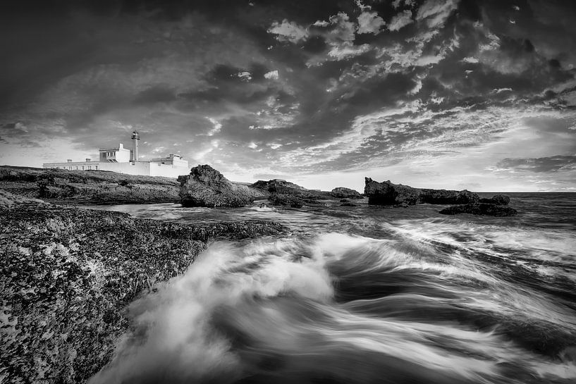Leuchtturm in Portugal bei Lissabon. Schwarz Weiss von Manfred Voss, Schwarz-weiss Fotografie