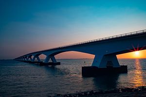 Die Zeelandbrug, Zeeland (Niederlande) bei Sonnenaufgang.