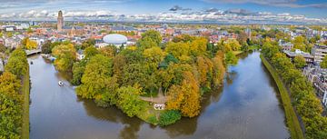 Luftaufnahme der Stadt Zwolle an einem schönen Herbsttag von Sjoerd van der Wal Fotografie