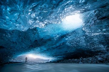 Gletsjer grot in iceland van Thomas Kuipers