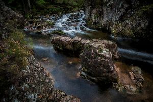 Scotland water and stones van Digitale Schilderijen