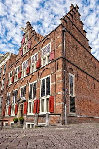 Oud koopmanshuis op een hoek in Amsterdam
