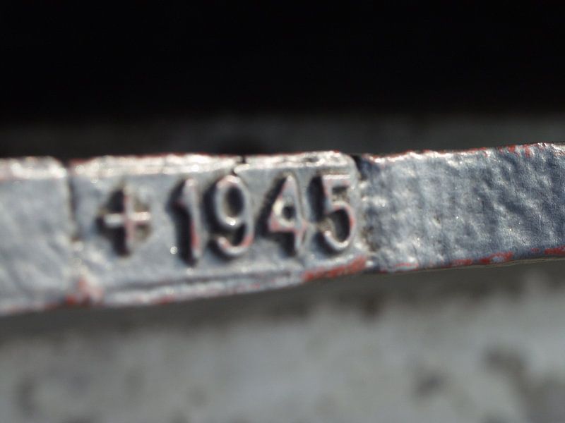 1945 by ku nst