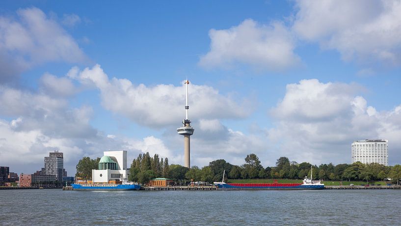 Skyline Rotterdam (Euromast/ Maastunnel gebouw) van Rick Van der Poorten