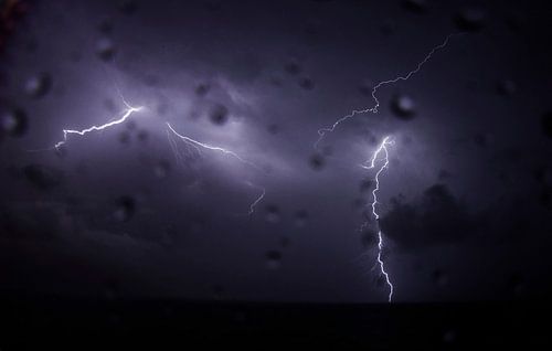 Bliksem inslag op zee