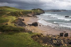 Küstenweg zum Strand Arenal de Moris in Asturien, Spanien von PhotoCluster