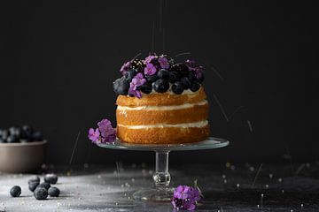 Festlicher Kuchen mit fruchtfarbenen Streuseln von Gaby Hendriksz