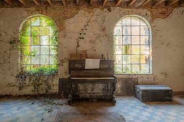 Altes Klavier von Lien Hilke