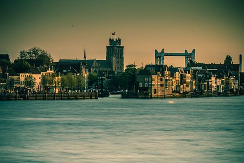 Skyline Dordrecht vanaf Papendrecht tijdens het gouden uur