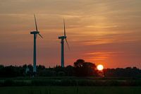 Windräder im Sonnenuntergang Horumersiel